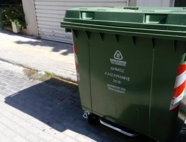 Αφέθηκε ελεύθερη η 19χρονη που γέννησε στο μπάνιο και πέταξε το μωρό σε κάδο στην Πετρούπολη